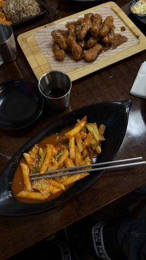 Crispy chicken with garlic   at Vegan Kitchen - 비건 키친 in Seoul