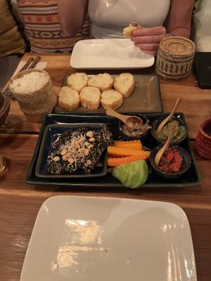 Discovery platter with garlic bread   at Yuni Yupoun  in Luang Prabang