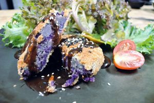 Purple potato salad at Samui Health Shop by Lamphu in Koh Samui