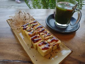 Matcha goji tea and fried tofu. Delicious but expensive at Samui Health Shop by Lamphu in Koh Samui
