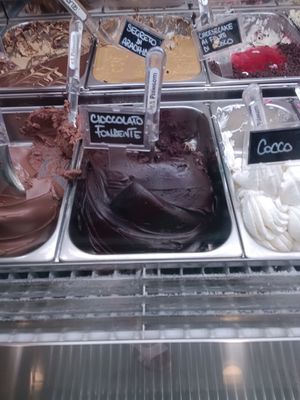 Helado vegano de chocolate negro at Gelateria Fiore di Maggio in Palau