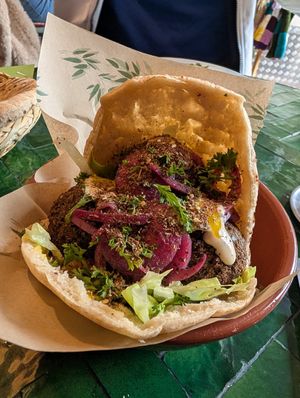 Pita Falafel at De Dadel in Den Burg