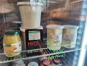 Vegan salads, yoghurt, tofu in glass jars at Samariter Unverpackt in Berlin