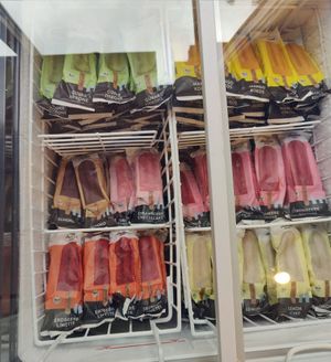 Vegan ice cream at Samariter Unverpackt in Berlin