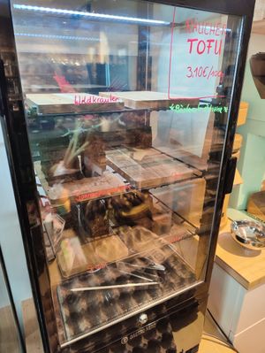 packaging-free tofu from Berlin at Samariter Unverpackt in Berlin