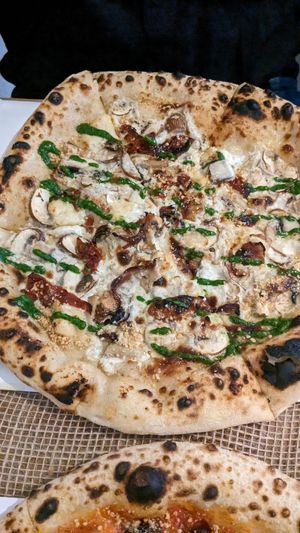 Mushrooms pizza at Planty Pizza in Vienna