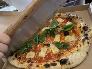 Die „mit Mozza"  at Planty Pizza in Vienna