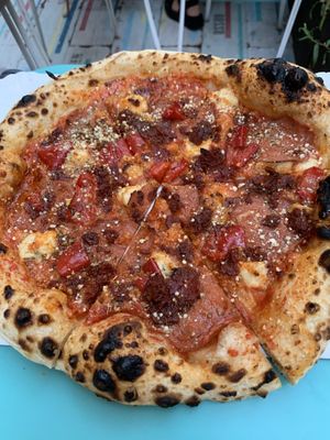 Wochenspecial mit Salami und Paprika  at Planty Pizza in Vienna