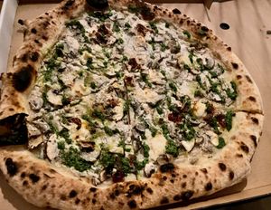 Mit Pilzen   at Planty Pizza in Vienna