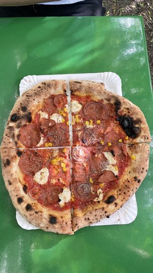 Die mit Salami  at Planty Pizza in Vienna