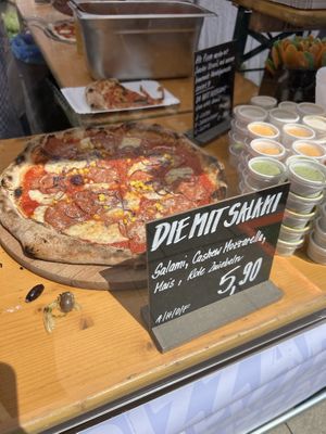 Die mit Salami 5,90€  at Planty Pizza in Vienna