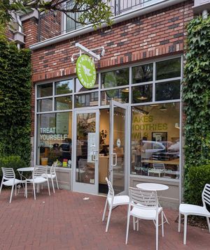 exterior at Kure Superfoods in Lake Oswego