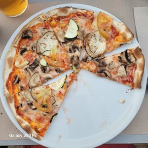 Vegan pizza at Mistral Restaurant in Tarragona