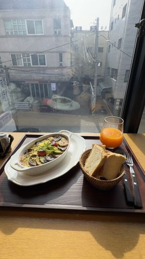 Ratatouille with toasted soft bread  at Veggie Chan - 베지찬 in Seoul