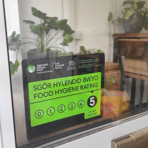 ⭐⭐⭐ 5 STARS ⭐⭐⭐ at The Pie Box Cafe in Cardiff