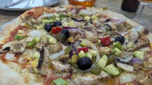Vegan pizza at Hipopótamo in Gran Canaria