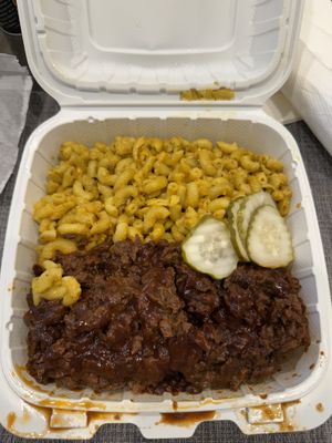 Vegan steak and mac & chz   at Leaf Over Beef in Los Angeles