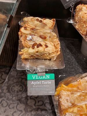 Vegan apple tarte at Bäckerei Riegler - Hauptbahnhof Mannheim in Mannheim