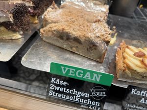 vegan cake #Veganuary at Bäckerei Riegler - Hauptbahnhof Mannheim in Mannheim