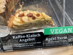 vegan cake #Veganuary at Bäckerei Riegler - Hauptbahnhof Mannheim in Mannheim