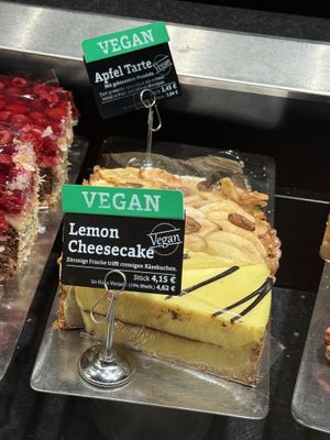 vegan cake  at Bäckerei Riegler - Hauptbahnhof Mannheim in Mannheim
