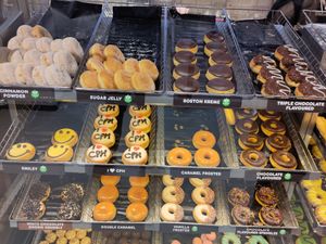 Vegan selection as of 9th August 2024 [1/3] at Dunkin' - Copenhagen Central Station in Copenhagen