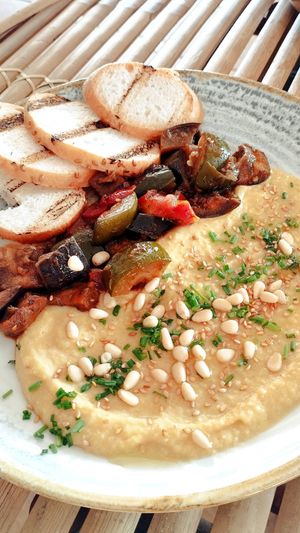 Hummus amb ratatouille i pa sense gluten at Secallets in El Vendrell