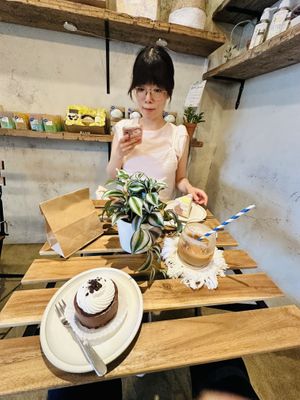   at 令月 ReyGetsu Vegan Cake Shop in Ikoma
