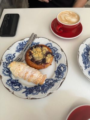 koláč and cream roll   at Sfera in Berlin