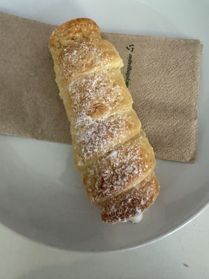 Cannoli   at Sfera in Berlin