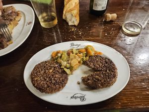 Surprisingly tasty burgers at Petritegi Sagardotegia in Astigarraga