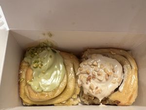 Pistazie und White Choc Macadamia    at Cinnamood in Frankfurt