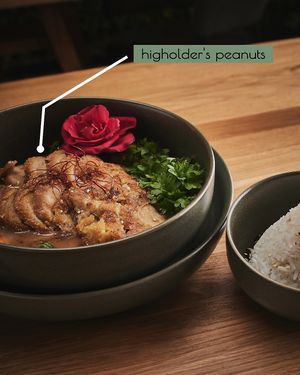 Veganes Hähnchen mit Erdnuss Sauce   at Project Vegan in Koblenz