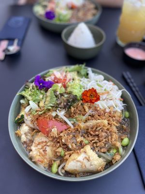 Reisnudeln mit Gemüse und Tofu   at Project Vegan in Koblenz