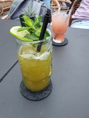 Matcha Limette Minze und Rhabarberschorle at Project Vegan in Koblenz