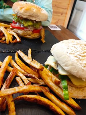 Completos, hamburguesas, chorrillanas, cafetería at Frittes Maison in Rancagua