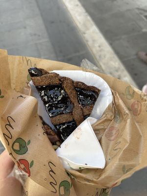 Crostata frutti rossi e crostata con noci   at Umami - Foligno in Foligno