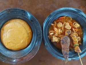 Pâte Rouge (amiwô) + brochettes (2.000 F) & Poulet (500 F) at Vegan Suma in Porto-novo