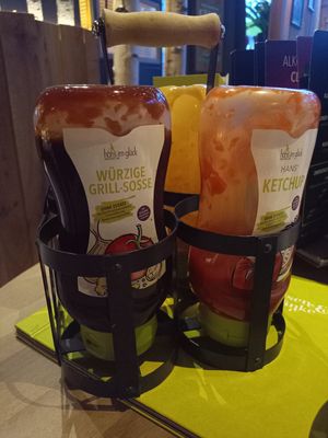 4 kinds of complementary vegan sauces (BBQ, ketchup, mayo, orange-mustard) at Hans im Glück - Wien Am Belvedere in Vienna