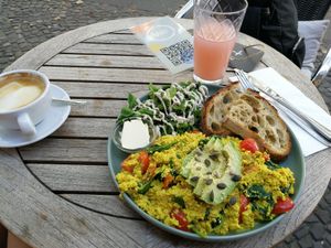 Seriously massive scramble 🤤 at Vegan Vibes in Berlin