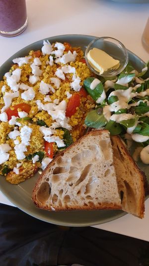 Scrambled Tofu Feta at Vegan Vibes in Berlin