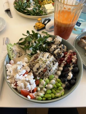 Bowl & red juice   at Vegan Vibes in Berlin