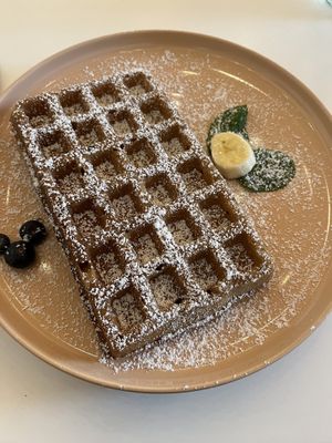 Waffel mit Puderzucker   at Vegan Vibes in Berlin