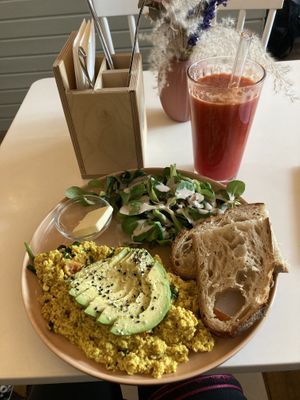 Scrambled tofu & red smoothie   at Vegan Vibes in Berlin