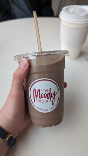 Strawberry Oreo Shake ♥️ at The Moody Vegan in Los Angeles