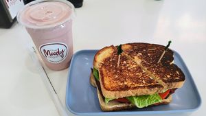 BLT and Strawberry Shake at The Moody Vegan in Los Angeles