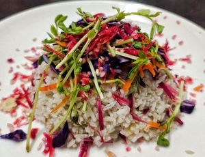 Bunga kantan fried rice 👍🏻 at Fren's Get Together  in Kuching