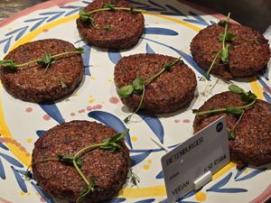 Beet burger - vegan dishes are clearly labelled at Lorre By Cultuurcafé    in Oostende