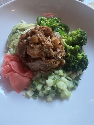 Poke bowl  at Jardin Nelson in Montreal
