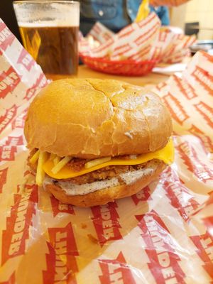 Seasonal Finesse VFC burger w/truffle mayo #Veganuary at Thunder Vegan - La Latina  in Madrid